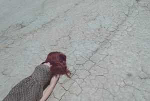 mujer cristiana desierto dios