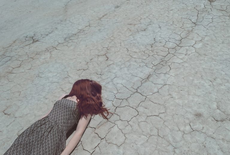 mujer cristiana desierto dios