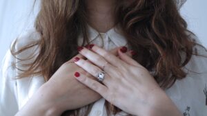 mujer ayuda idónea