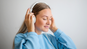 10 canciones cristianas para mujeres con fe que necesitan descansar