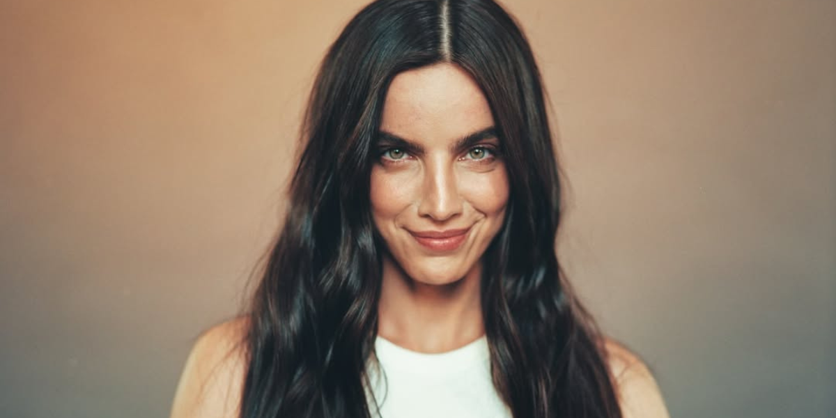 Inicio 3 Entaconadas La actriz venezolana de “Superman”, María Gabriela de Faría, celebra su fe con un emotivo bautizo en California