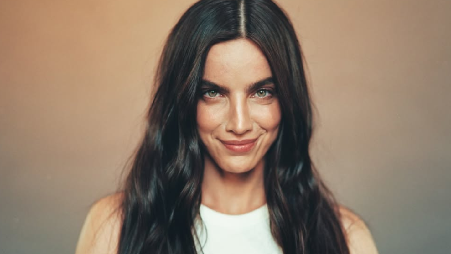 La actriz venezolana de “Superman”, María Gabriela de Faría, celebra su fe con un emotivo bautizo en California