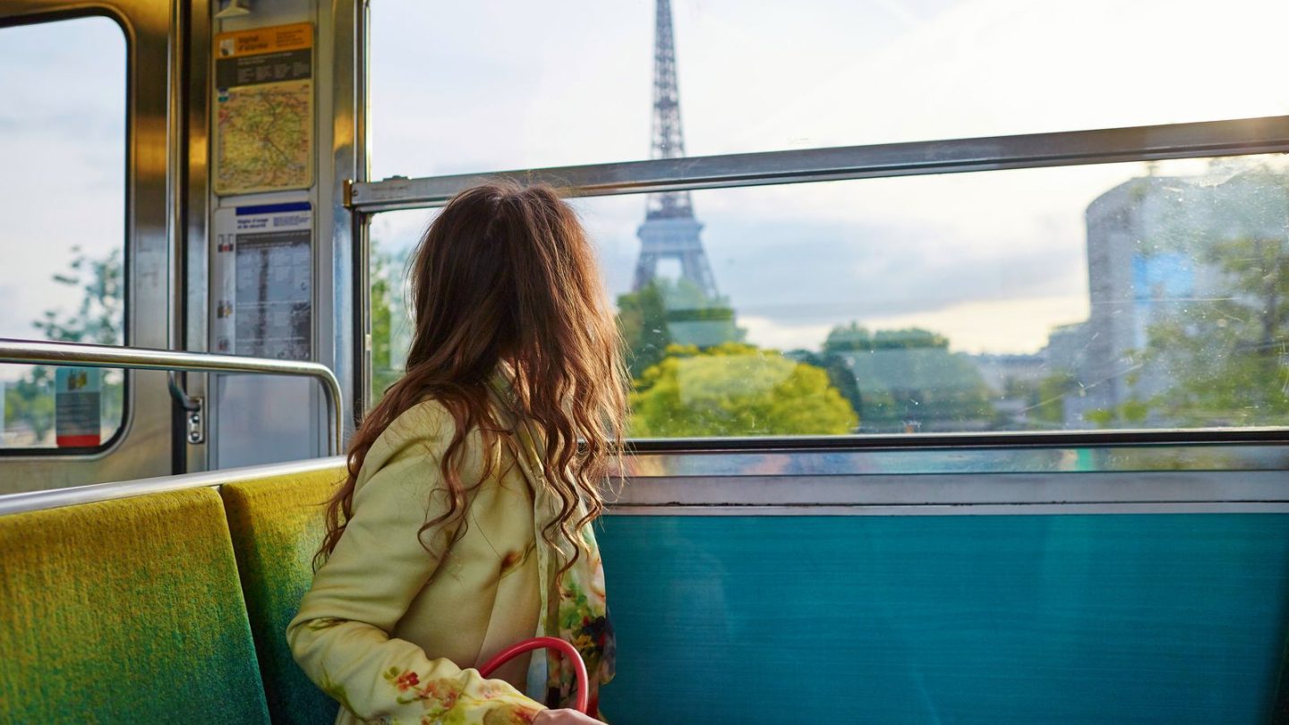Mujer en tren