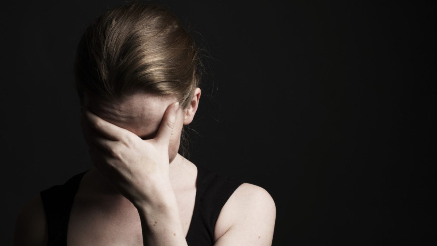 woman-grieving
